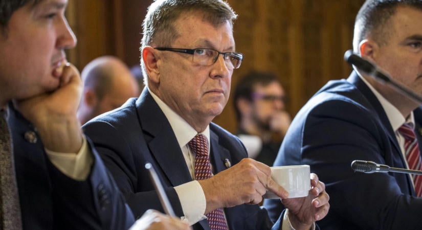 Matolcsy Györgyöt gyanúsítottként hallgatta ki a rendőrség hivatali visszaélés bűntette miatt