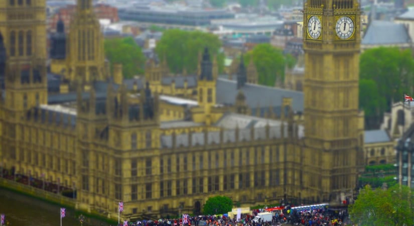 Britannia vezeti az AI-szabályozást a G20-ban, Burnham elnöksége új fejezetet nyit