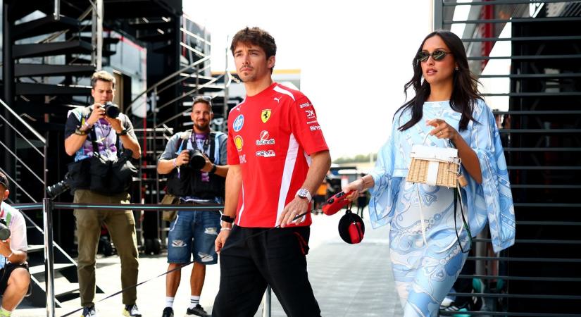 Charles Leclerc apa lesz: felesége a Hungaroringen mutatta meg gömbölyödő pocakját – videó