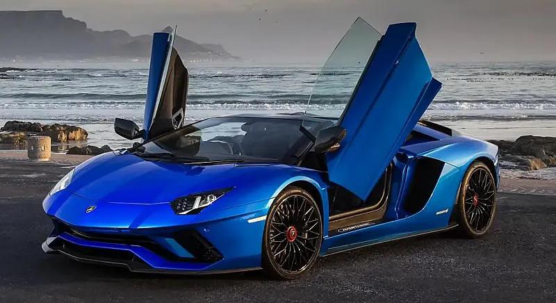 Nem a látvány kedvéért nyílnak felfelé a Lamborghini ajtajai