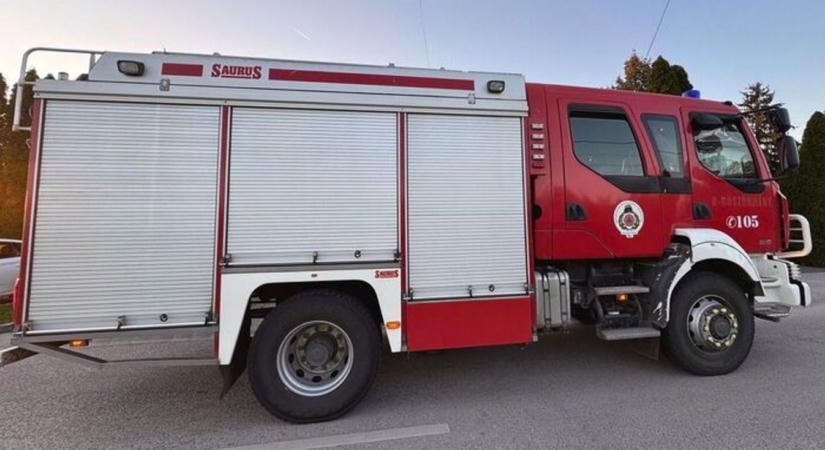 Szalagkorlátnak ütközött egy autó Felsőmocsoládnál