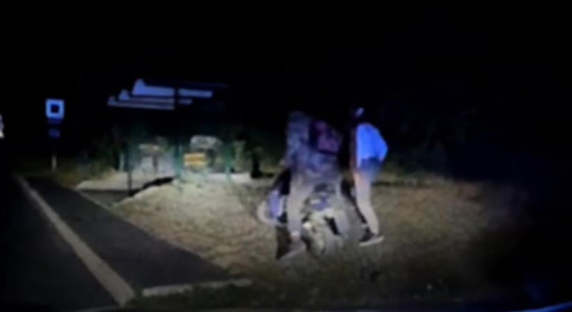 Üldözés közben kitette utasát a buszmegállóban egy robogós, majd tovább menekült – videó