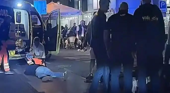 Brit turistát gyanúsít a rendőrség egy járókelő bántalmazásával a Nagykörúton