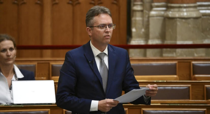 Felfüggesztette Hankó Balázs mentelmi jogát az Országgyűlés