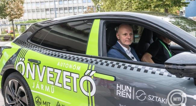 Tanács Zoltán: az önvezető autók a közlekedésbiztonság szempontjából is előrelépést jelentenek