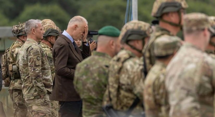 Senki nem adott pénzt a Honvédségnek kamu főtiszti rendfokozatért, és már nem is fog