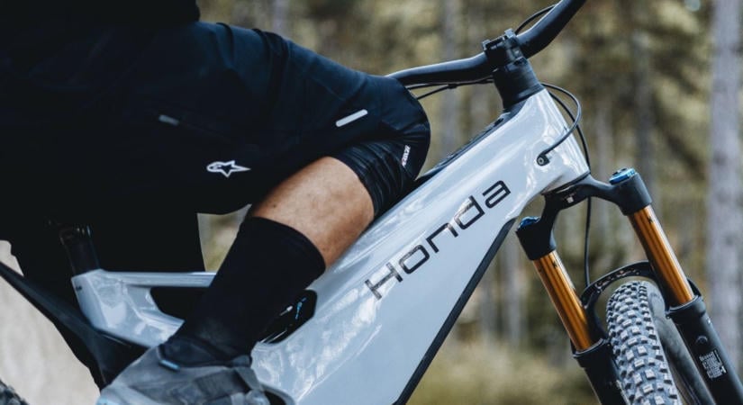 Elektromos hegyikerékpárral rukkol elő a Honda