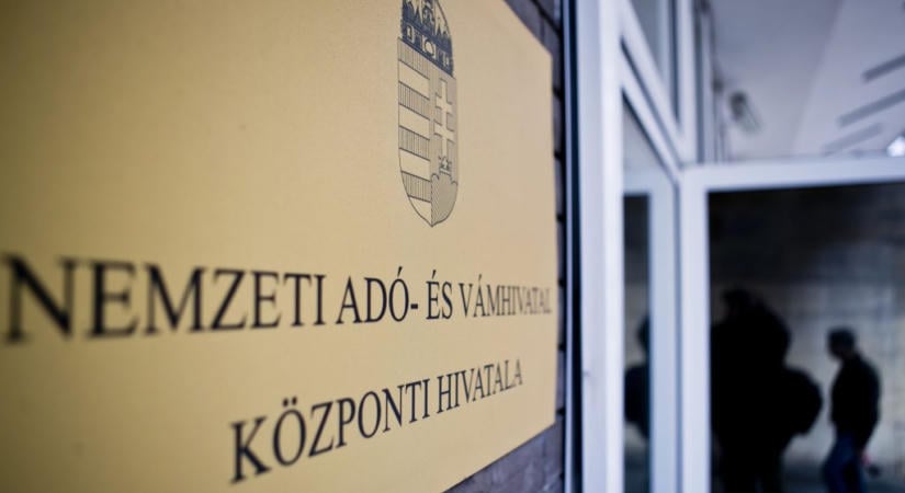 Újabb változásokat jelentett be a NAV: minden EU-n kívülről érkező, netes csomagrendelést érint