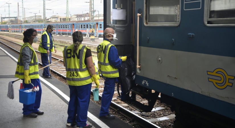 Magyar Hang: Már csak két hónapra van elég pénze a NER által felhizlalt óriáscégnek, az államnak is felajánlották