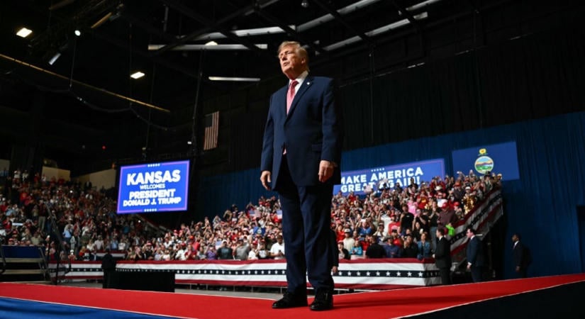 Donald Trump népszerűsége mélyponton, francia típusú zavargásokkal riogat