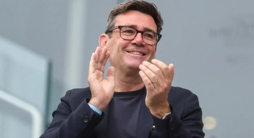 Andy Burnham repülőrajttal érkezik a brit miniszterelnöki székbe