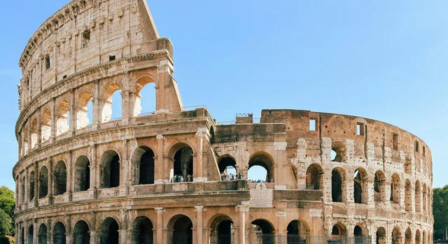 Visszatérhettek a szuvenírárusok a Colosseum előtti térre
