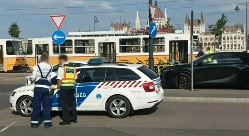 Friss hírek jöttek a kisfiúról, akit villamos gázolt el a Batthyány téren
