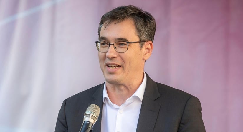 Erre senki sem számított: Karácsony Gergely 25 év után végre oltár elé állhat