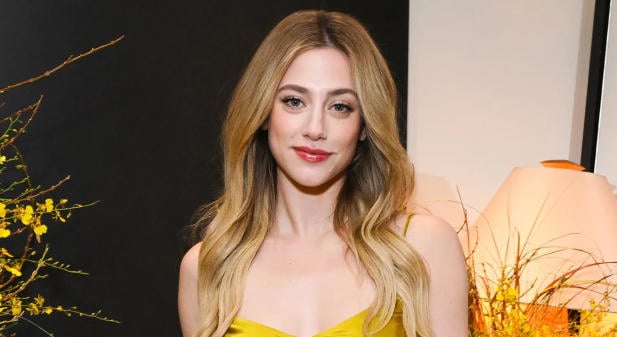 Lili Reinhart: „Nem szabad szégyellni a pattanásokat”