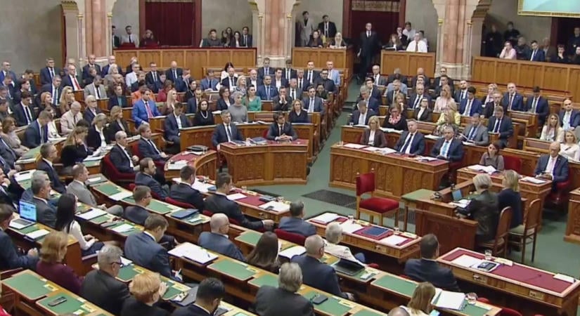 A költségvetési hiányt 4,9 százalékra viszi le jövőre a kormány