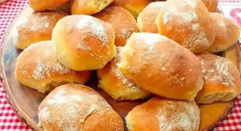 Ennél egyszerűbb recept nem létezik: mutatom, hogyan sütök zsemlét mindössze 3 hozzávalóból