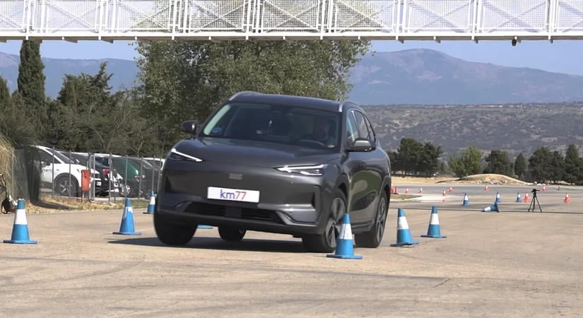Vajon elhasalt a jávorszarvasteszten a Geely E5?