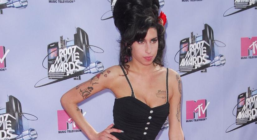 „A lelke eljön, és és leül az ágyam szélére" – Amy Winehouse apja érzi lánya jelenlétét