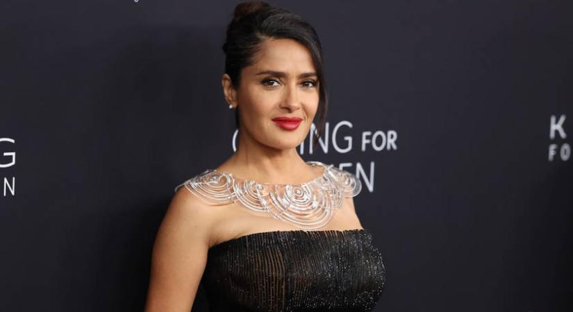 Salma Hayek eddig titkolta, hogy nagymama lett: az első fotó a tündéri babával a karjában