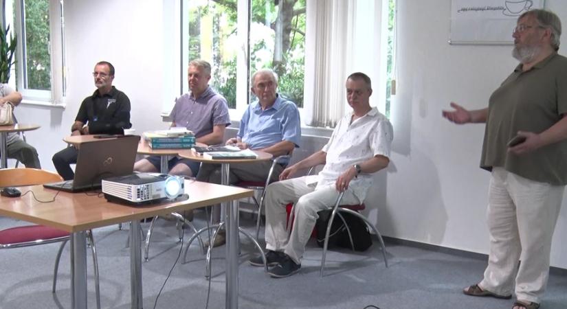 '56-tól a gyufacímkékig – sokszínű témák a Könyves Kedden