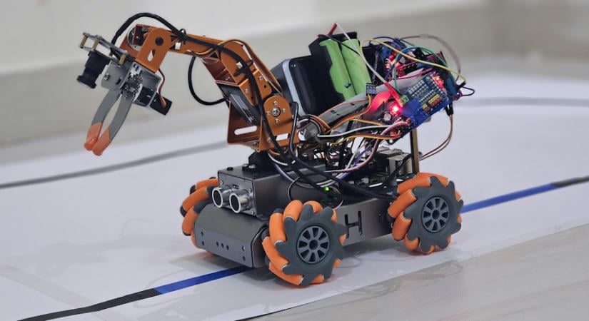 Nyílt forráskódúvá tette robotikai platformja kulcsait az Intrinsic