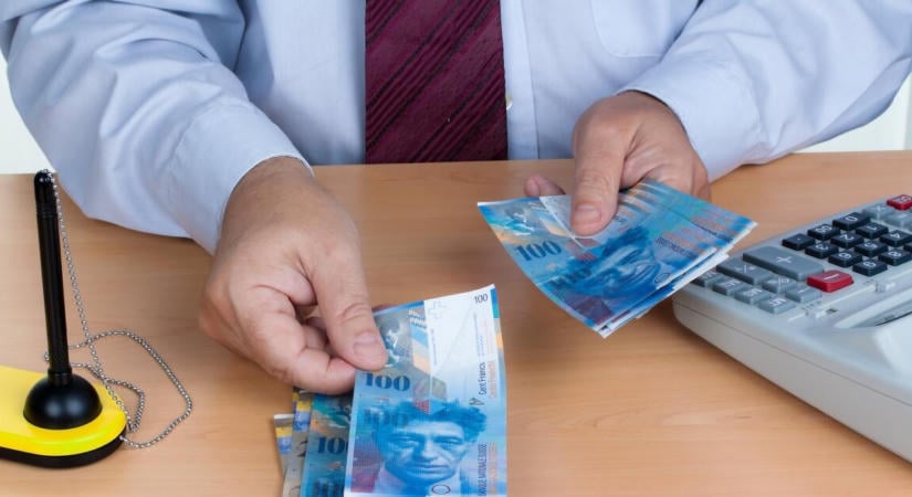 Fordult a kocka: ennyit ér a forint hétfő este