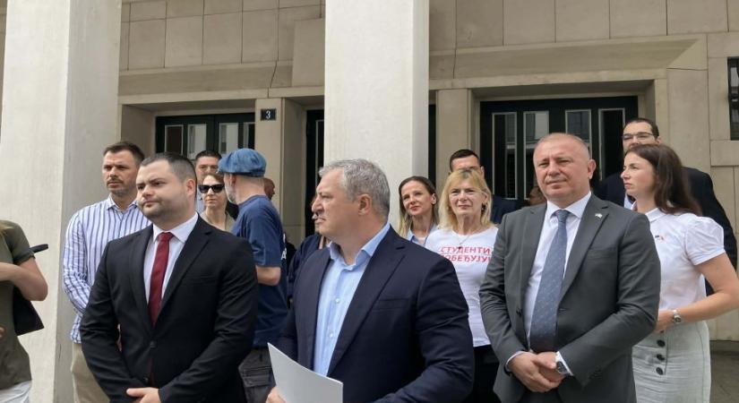 „A humanitás teljes hiánya jelenik meg a felmondásokban”