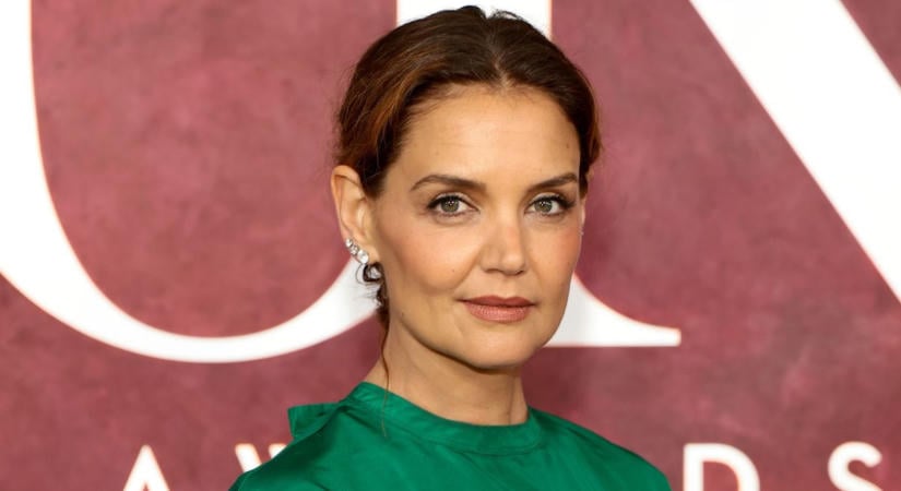 Katie Holmes az új pasijával pózolt a kameráknak: egyre komolyabb a kapcsolatuk - Fotó