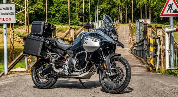 Videó: kipróbáltuk az Év Motorjának választott BMW F 900 GSA-t