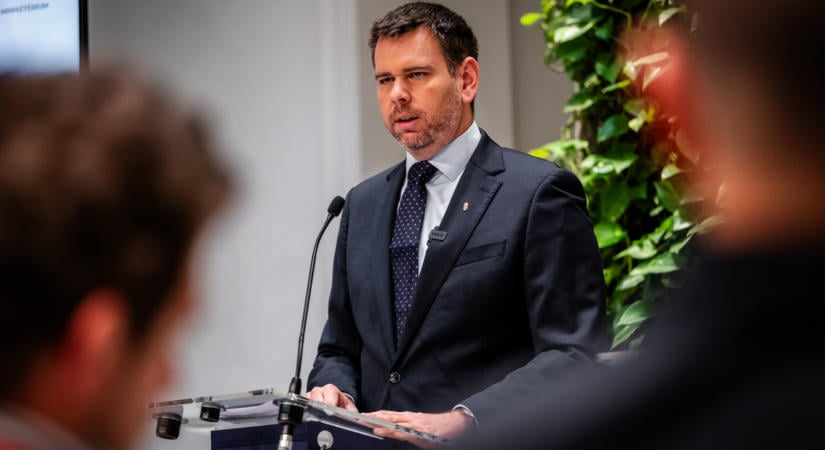 Vitézy Dávid: 2057-ig óránként 77 millió forintot fizettünk volna ki az autópálya-koncesszióval
