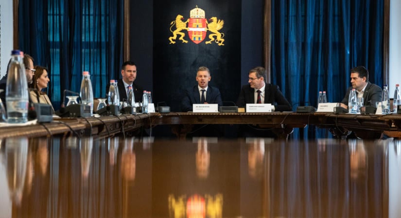 Egyszeri, 120 milliárdos támogatás az államtól a fővárosnak, regionális BKK, parkolási bevételek átcsatornázása: ezekről döntött az FKT