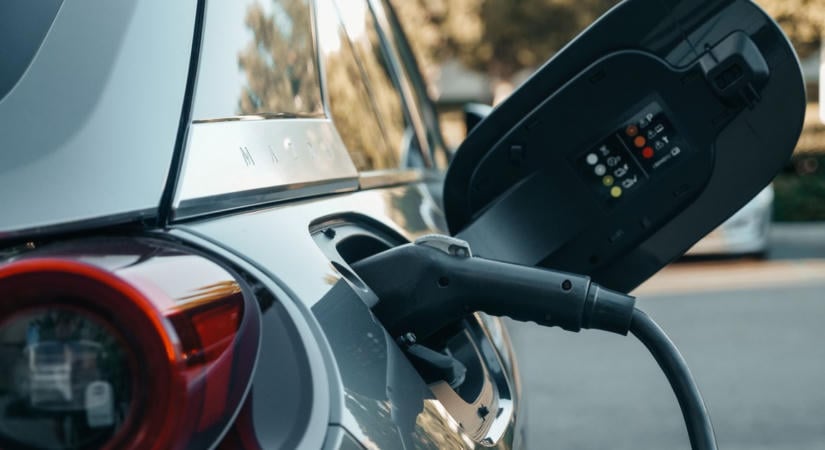 Meglepő eredmény a 200 ezer km-t futott elektromos autóknál: Legyőzték mind a benzin-, mind a dízelüzeműeket