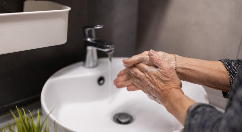 Ez az 5 testrész okozhatja a kellemetlen öregszagot: 60 felett különösen figyelj rájuk