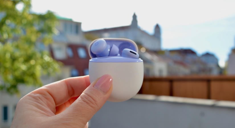 A Pixel Buds már egy érintéssel elindítja a fordítást – magyarul is működik