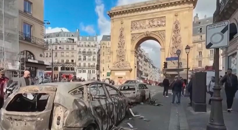 Vandálok verik szét Franciaországot