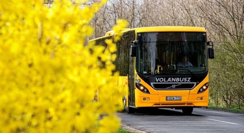 Egy bliccelő miatt szedett össze jelentős késést egy Füzesabonyból indult busz - rendőrt hívtak