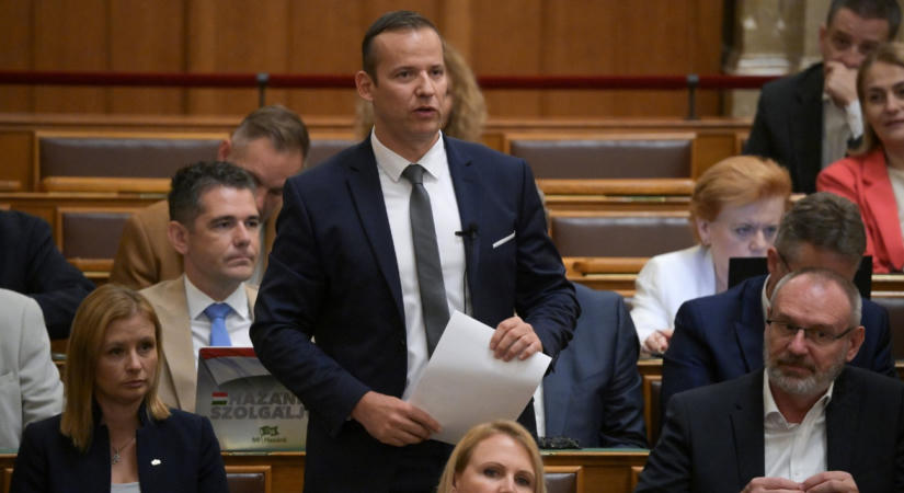 Paks-posting, globalista-progresszív diktatúra – Magyar Pétert kemény szavakkal kritizálták