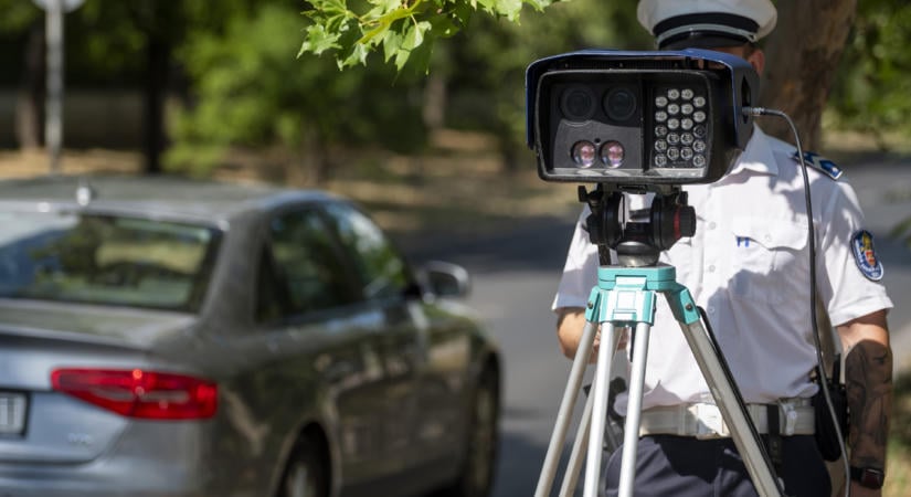 468 ezer forintjába került ez a gyorshajtás a motorosnak