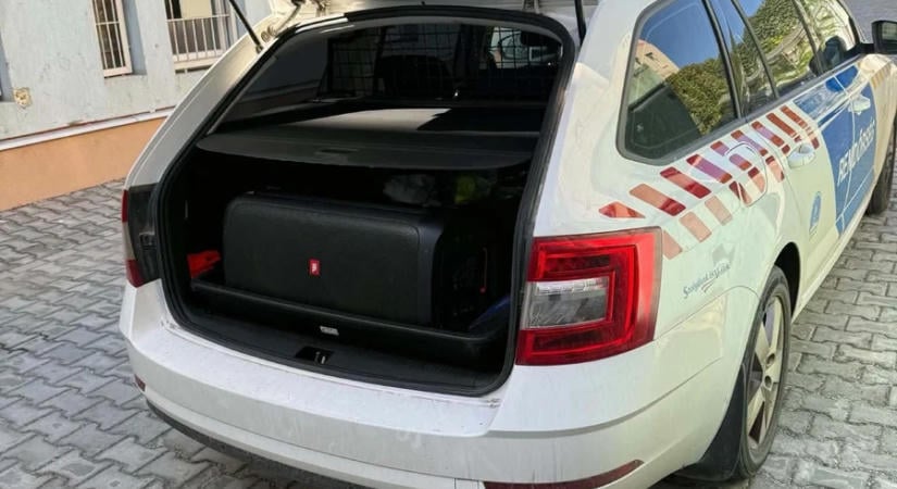 Éjszakai bulinak vetettek véget a rendőrök az Aréna parkolójában