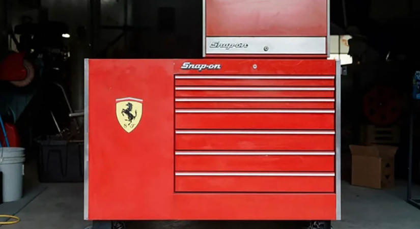 Egymillió forintot is megérhet ez az öreg szerszámoskocsi – egy Ferrari miatt