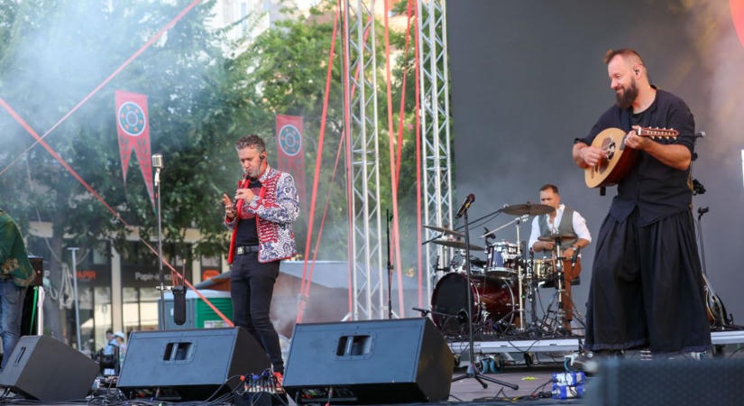 Táncra is perdült a karneváli közönség - A Kerekes Band lépett színpadra pénteken - fotók