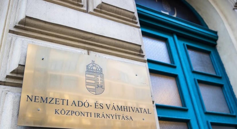 Repült két főnyomozó az adóhatóságtól