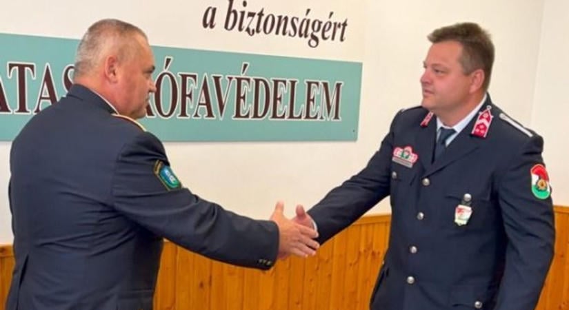 Elismeréseket kaptak a baranyai tűzoltók az 1956-os forradalom évfordulója alkalmából tartott megemlékezésen