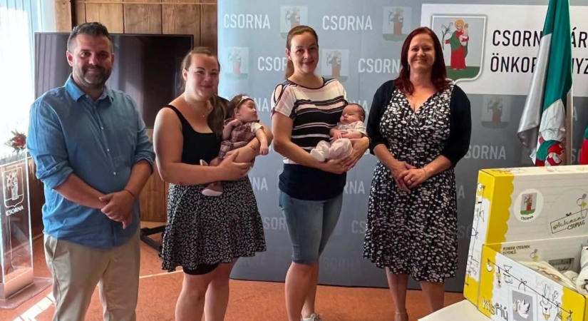 Babamama csomagot kaptak a csornai kisgyermekes családok
