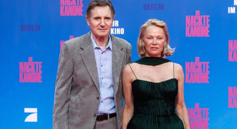 Liam Neeson erre a nőre cserélte Pamela Andersont: a színésznő válasza nem maradt el