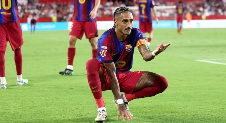 Földöntúli Raphinha-parádé: egyedül tarolta le a Sevillát a Barca csapatkapitánya