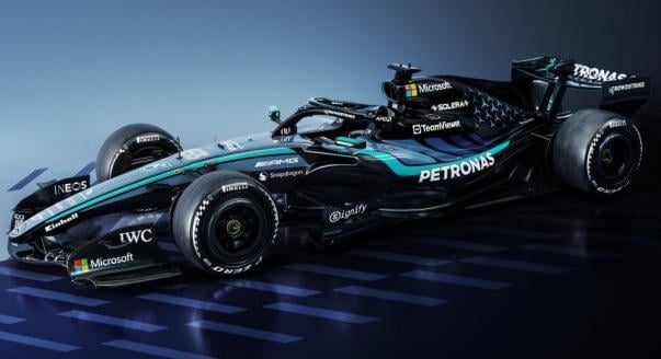 Kékes árnyalatot kap Austinra a Mercedes – fotók!