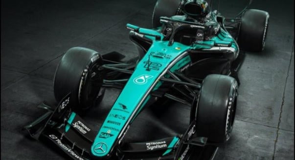Fotók: Petronas-festéssel jön Malajziába a Mercedes