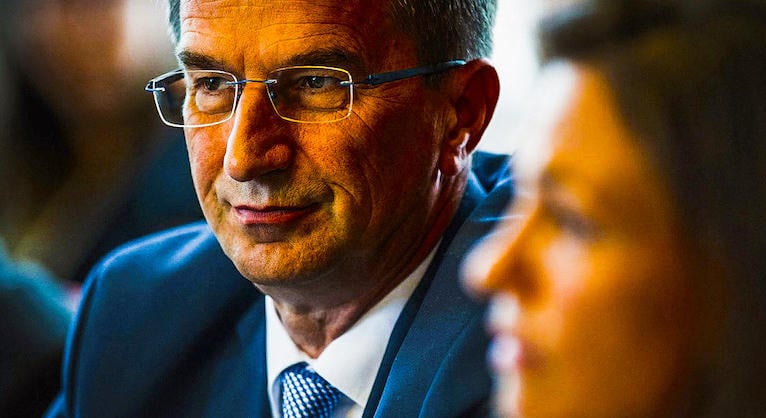 Elévülés mentette meg Völner Pál ügyvédi praxisát